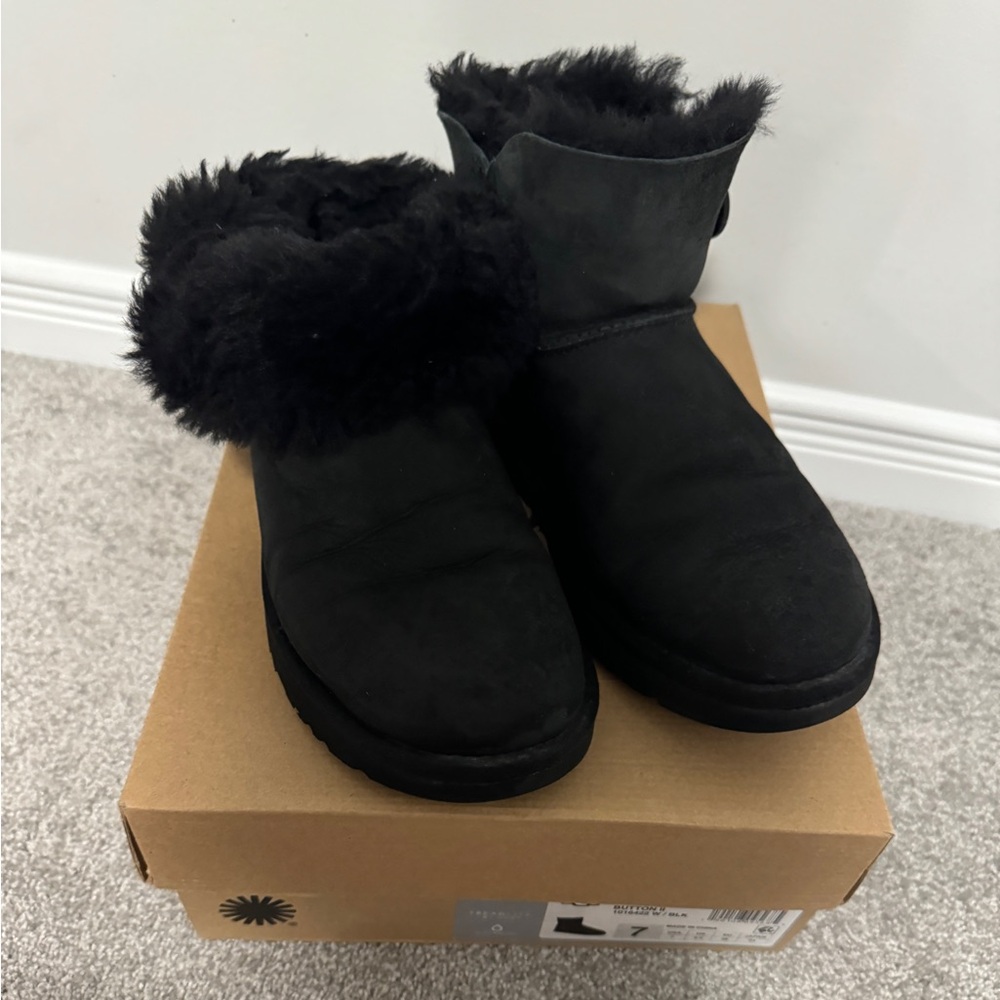 Ugg black color size 7